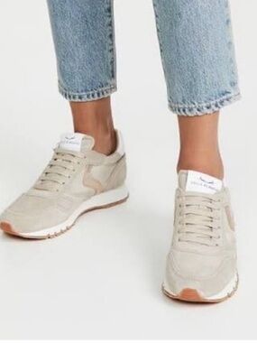 Voile Blanche 
Beige suede sneakers 
Lightweight perforated
39
NWT